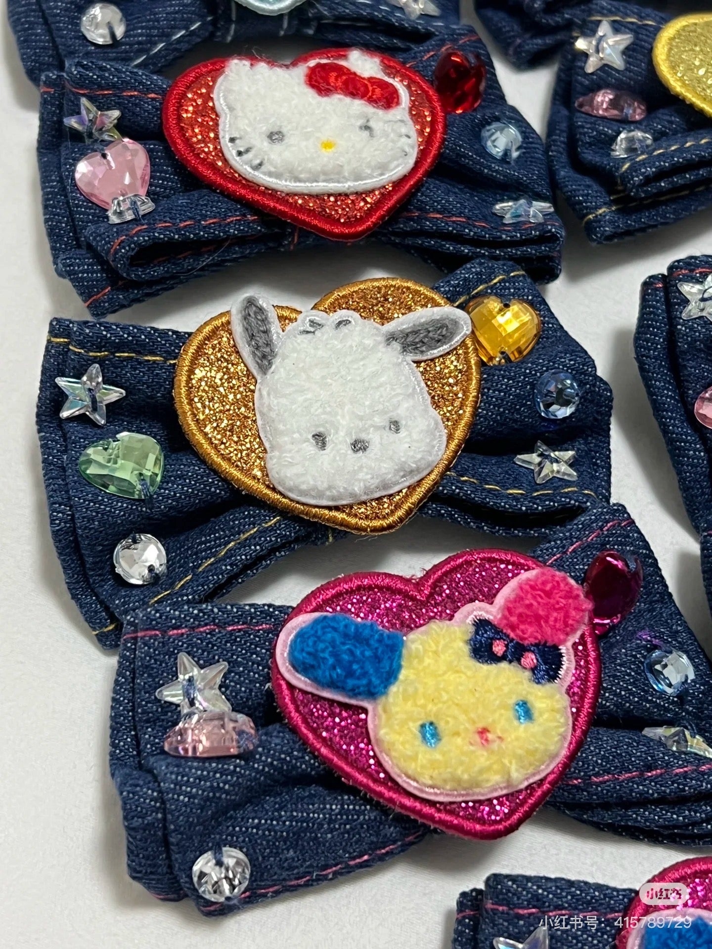 【限购1】Sanrio三丽鸥｜Secret Hair Clip - Denim Patch Blind Box 牛仔丹宁贴布系列发夹盲盒/全8种｜1枚入