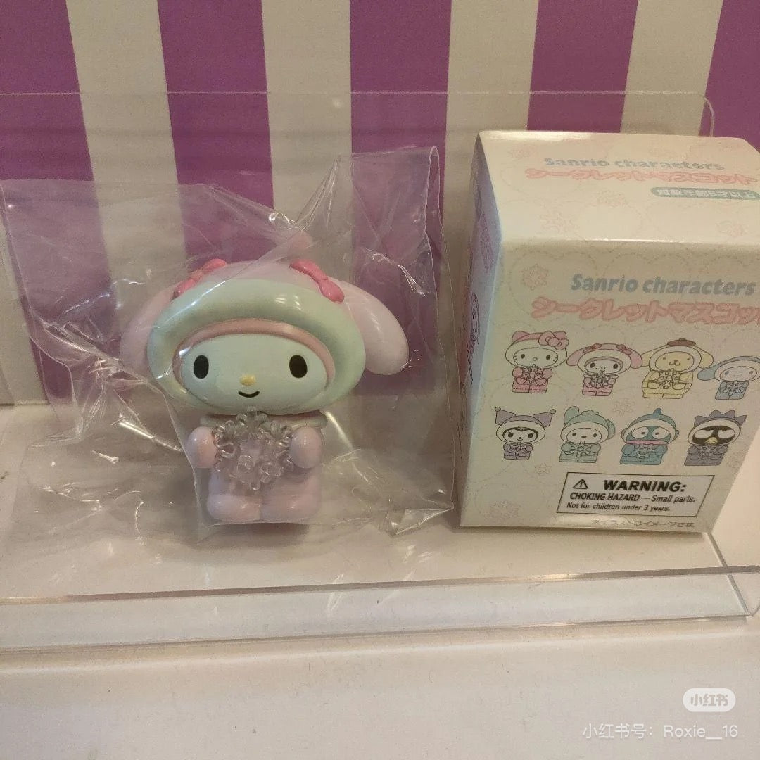 Sanrio三丽鸥｜Secret Mascot - Fluffy Puffy Winter Blind Box（a box of 8）冬季羽绒滑雪服可爱角色拿雪花摆件盲盒/全8种｜1枚入