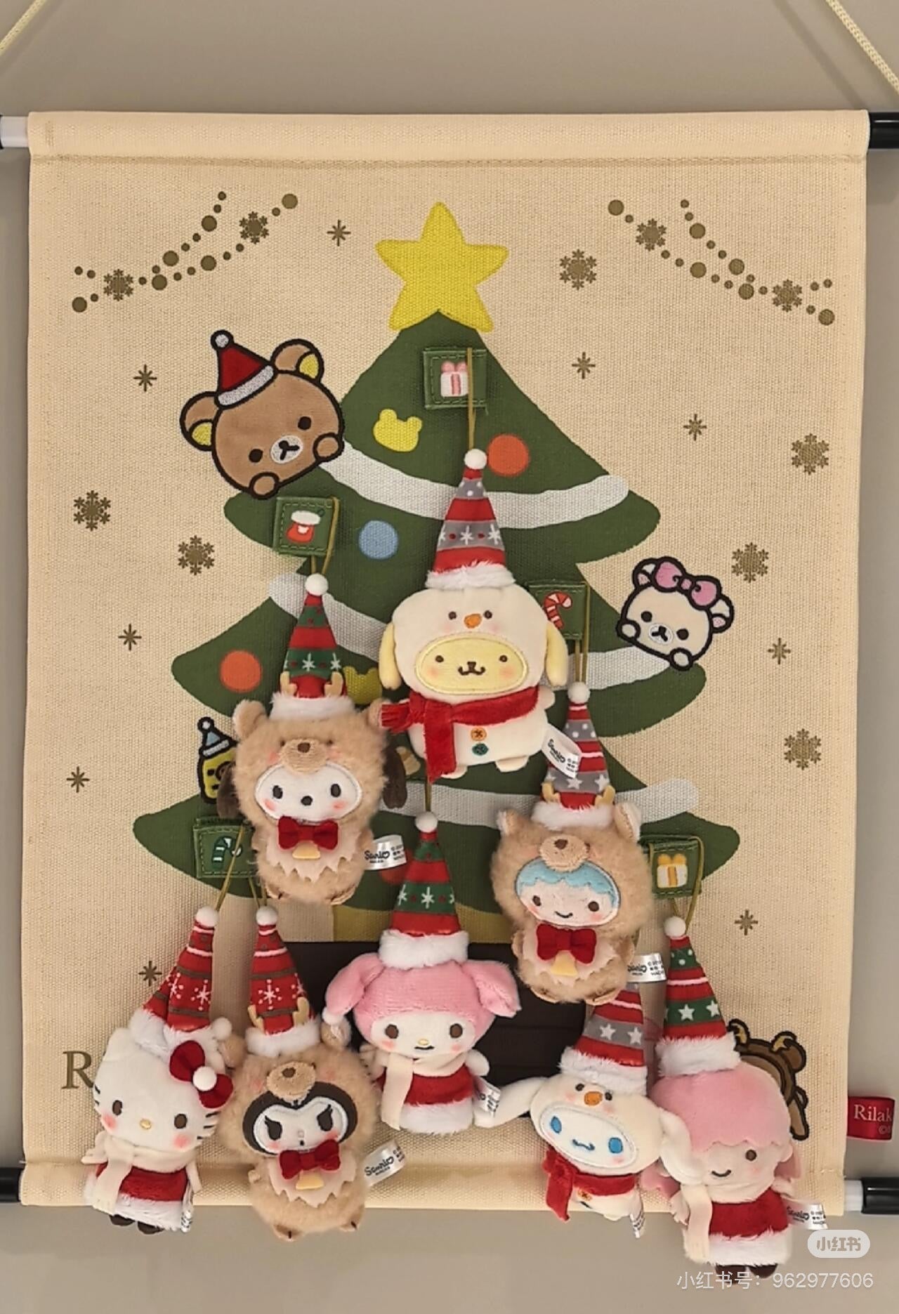 Sanrio三丽鸥｜Secret Mascot Brooch - Christmas 2024 Blind Box圣诞限定毛绒玩偶挂件胸针盲盒/全8种｜1枚入