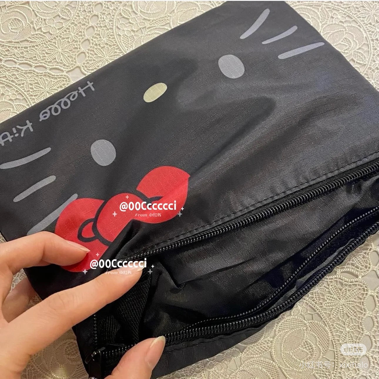 Sanrio三丽鸥｜Hello Kitty Face Shape Boston Bag Travel Bag可收纳超轻大容量手提斜挎旅行包｜约24.3 x 19.7 x 4.4cm