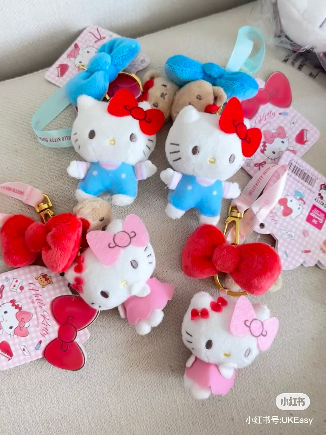 Sanrio三丽鸥｜Hello Kitty50周年蝴蝶结泰迪熊毛绒挂件｜约13cm