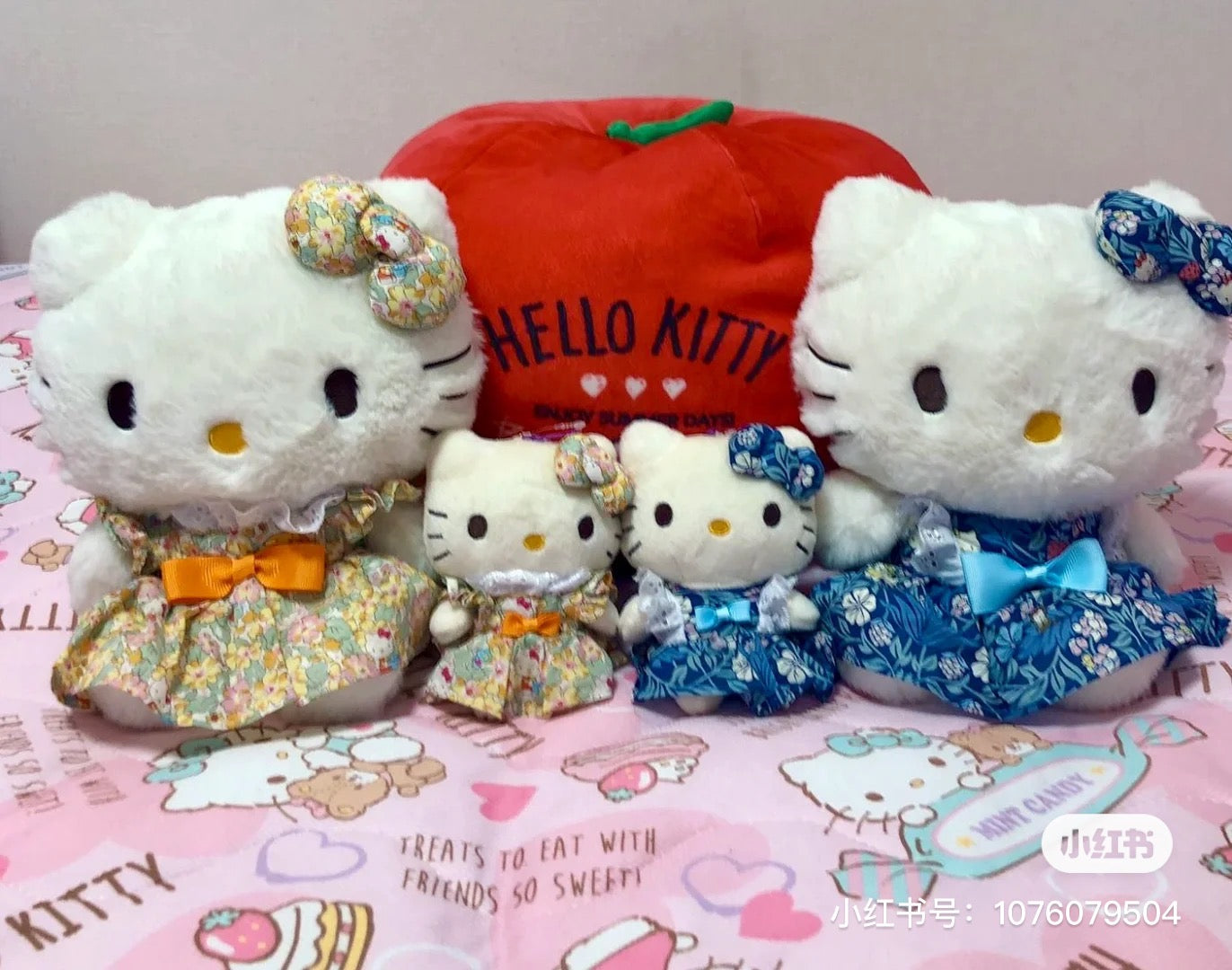 Hello kitty凯蒂猫｜小碎花系列裙裙玩偶/公仔/裙子上也有kitty图案｜约H22×W19×D15cm