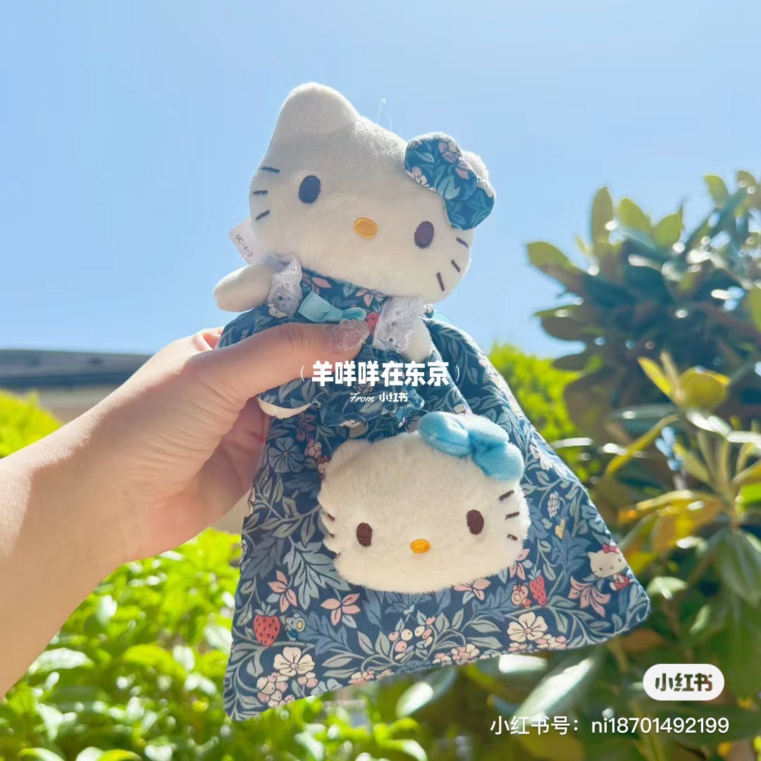 Hello kitty凯蒂猫｜小碎花系列裙裙挂件/裙子上也有kitty图案｜约H12×W10×D9cm