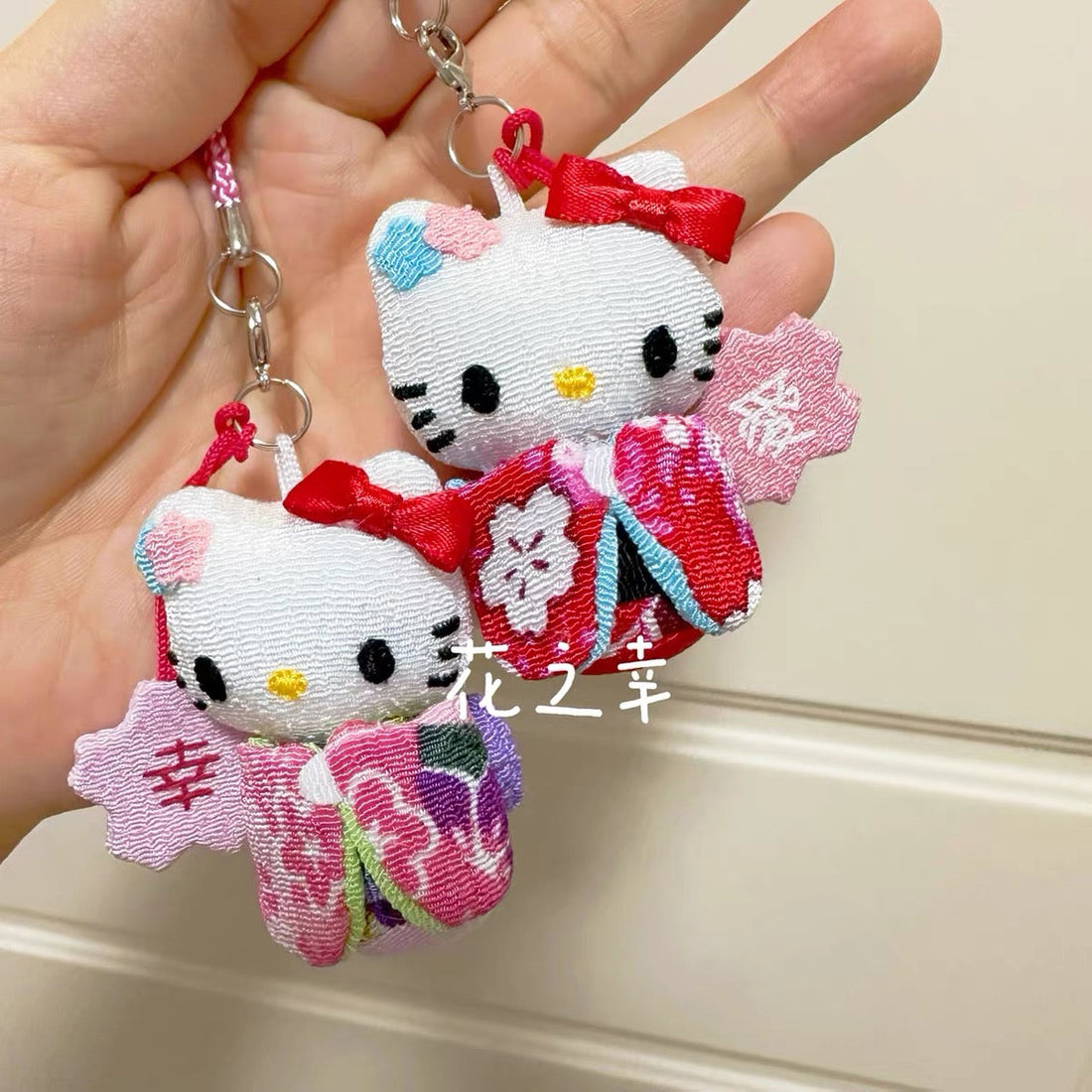 Sanrio｜Hello Kitty复古和风开运御守樱花挂件｜W40XH155XD25mm