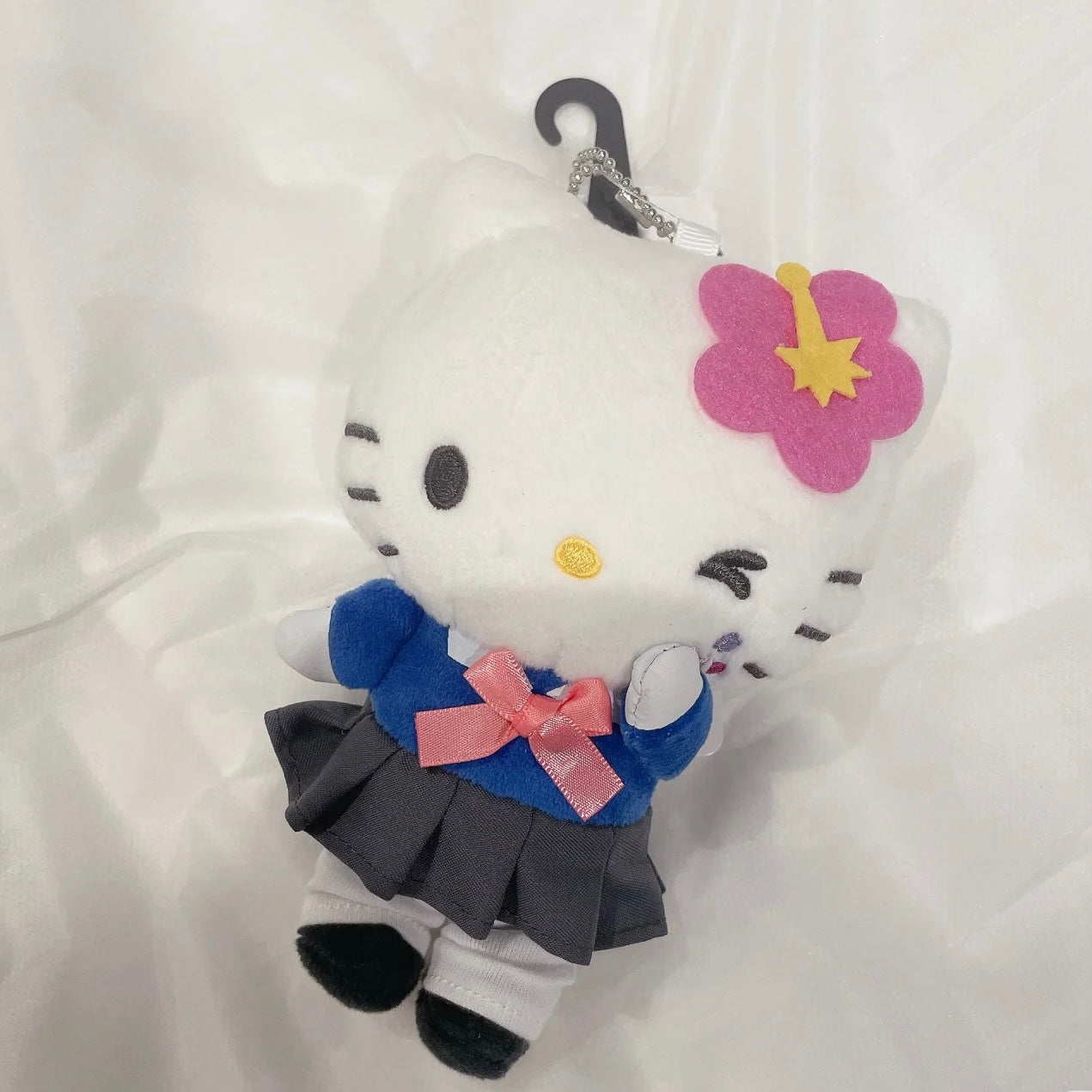 Sanrio三丽鸥｜Avail联名50周年限定平成辣妹高校制服短裙Hello kitty玩偶挂件/包挂