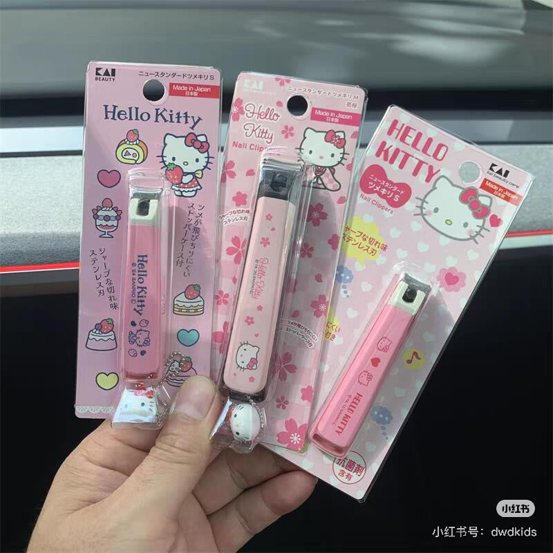 KAI贝印｜Nail Clipper (M) - Hello Kitty : Sakura粉色樱花凯蒂猫大头吊饰不锈钢指甲钳M号/防飞溅｜约2×2×9cm