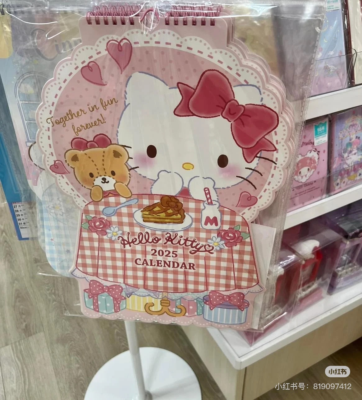 Sanrio三丽鸥｜Original Die-cut Calendar - Hello Kitty / 2025年可爱造型日历/挂历｜约29.7×1×41.9cm