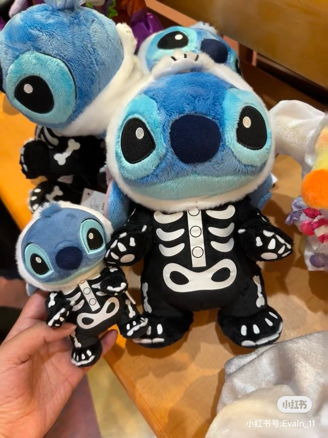 Disney迪士尼｜Fluffy Plush Keychain  / Halloween Skeleton万圣节骷髅玩偶挂件/包挂｜ 约高17cm