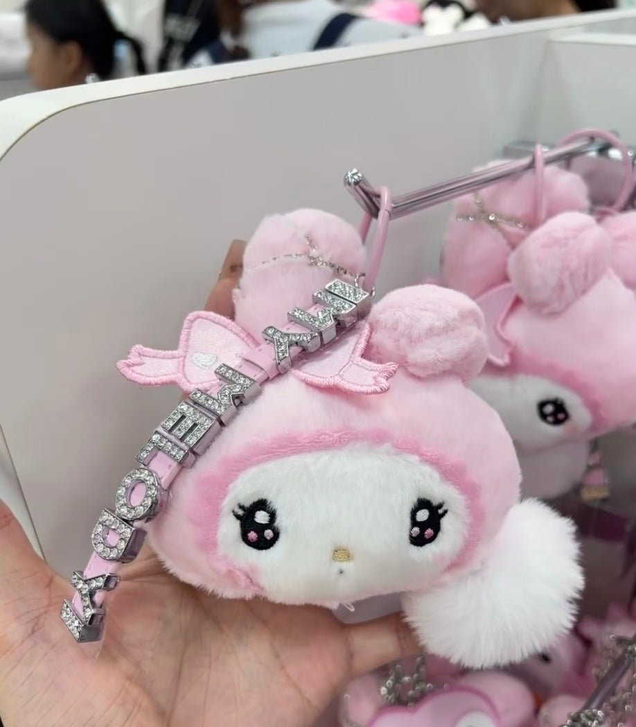 Sanrio三丽鸥｜Sanrio Plush Keychain偶像系列毛绒大脸华丽字母钥匙扣/挂件｜约14×6×7cm