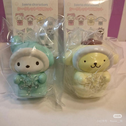 Sanrio三丽鸥｜Secret Mascot - Fluffy Puffy Winter Blind Box（a box of 8）冬季羽绒滑雪服可爱角色拿雪花摆件盲盒/全8种｜1枚入