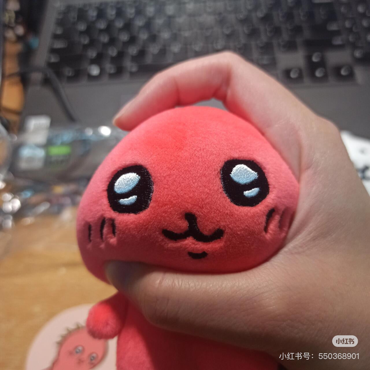 Nagano自嘲熊｜Market FRIENDS Mascot (Chupacabra) 卓柏卡布拉红恐龙毛绒挂件/包挂｜约H120 x W76 x D70mm