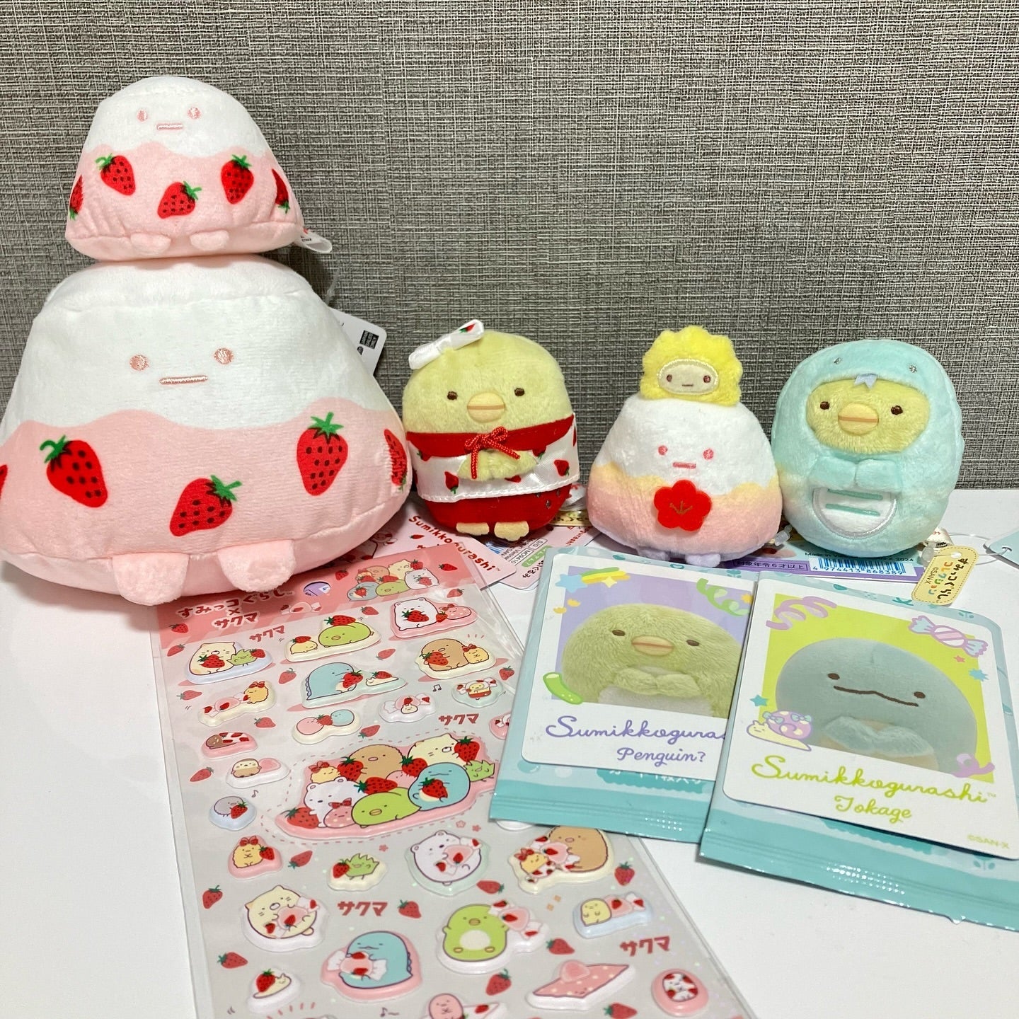 Sumikko gurashi角落生物｜San-X Plush Toy / Sakuma Strawberry Milk Candy Yama Pink草莓奶糖系列樱花富士山大手玉/公仔/玩偶｜约90×130×85mm