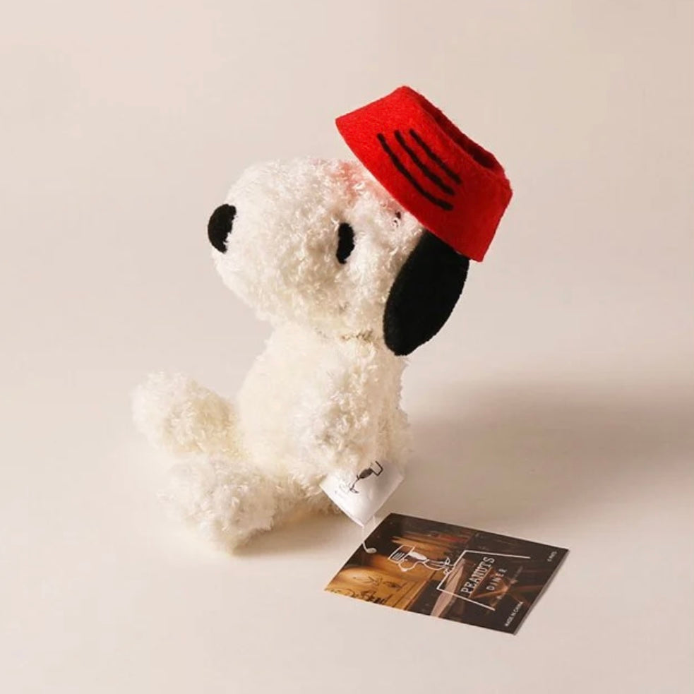 Snoopy｜cafe限定红帽子史努比卷毛玩偶/公仔｜约H13.5 x W10 x D10cm（坐姿尺寸）