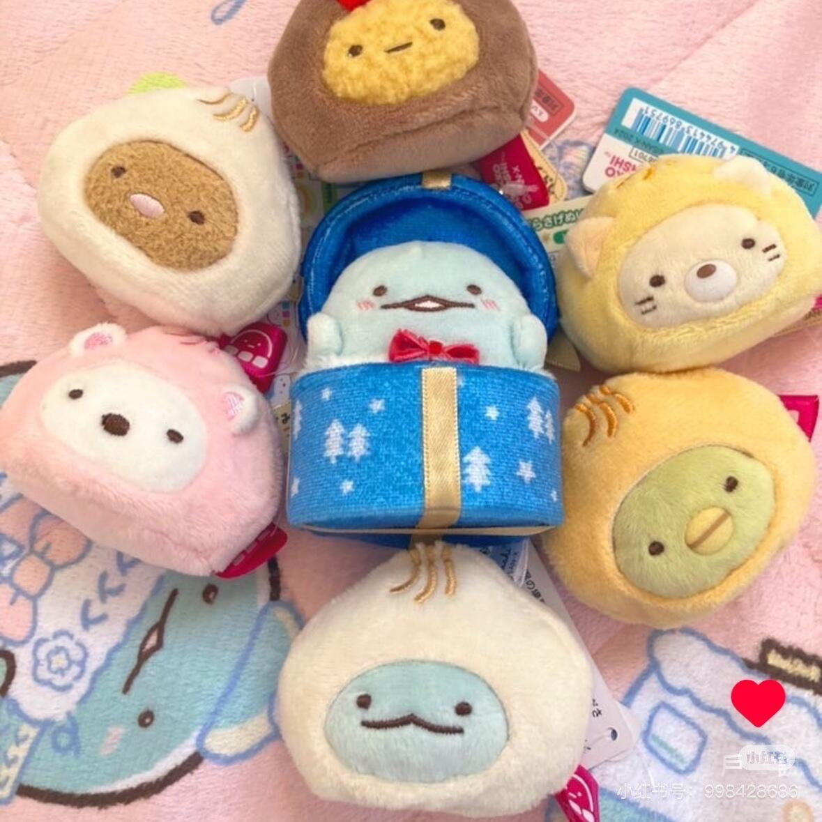 Sumikko gurashi角落生物｜Gurashi Burasage Plush2024圣诞限定礼物盒毛绒玩偶挂件/包挂｜约 85 x 60 x 55mm