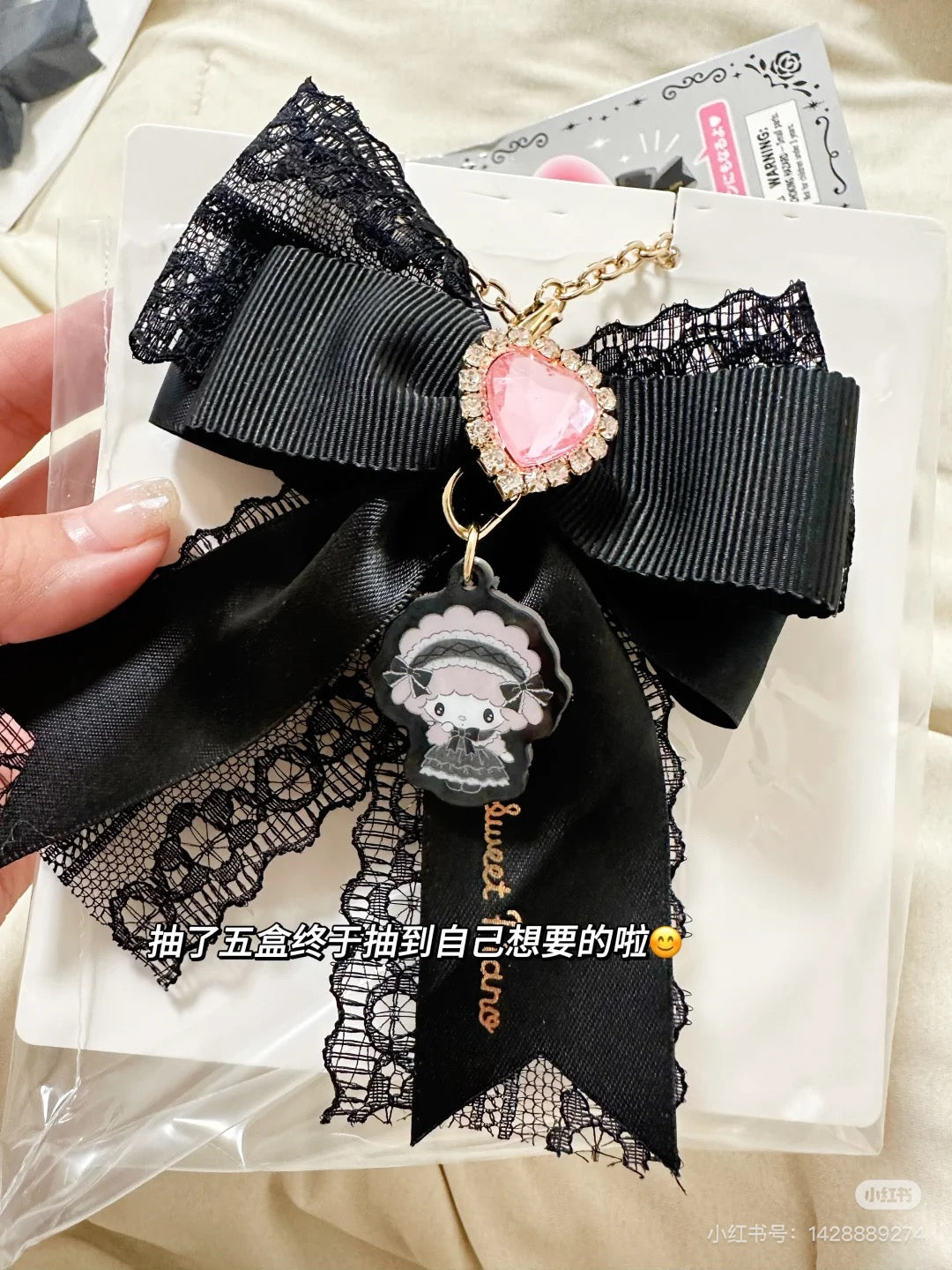 Sanrio三丽鸥｜Original Secret Ribbon Charm - Enjoy Idol Gothic Night Party Blind Box享受偶像哥特之夜派对黑色蝴蝶结吊饰盲盒/全10种｜1枚入