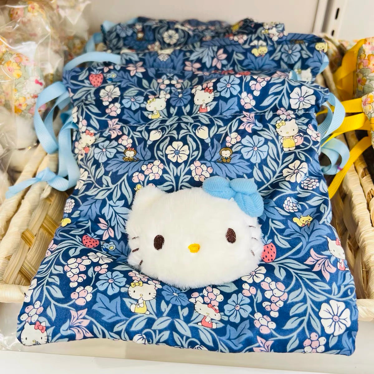 Hello kitty凯蒂猫｜小碎花系列巾着包/束口袋｜約H18×W18×D3cm