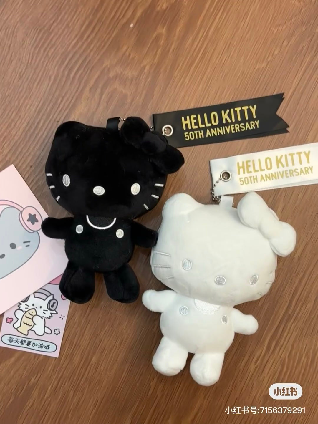 Sanrio三丽鸥｜Avail联名50周年黑/白Hello kitty 挂件/玩偶