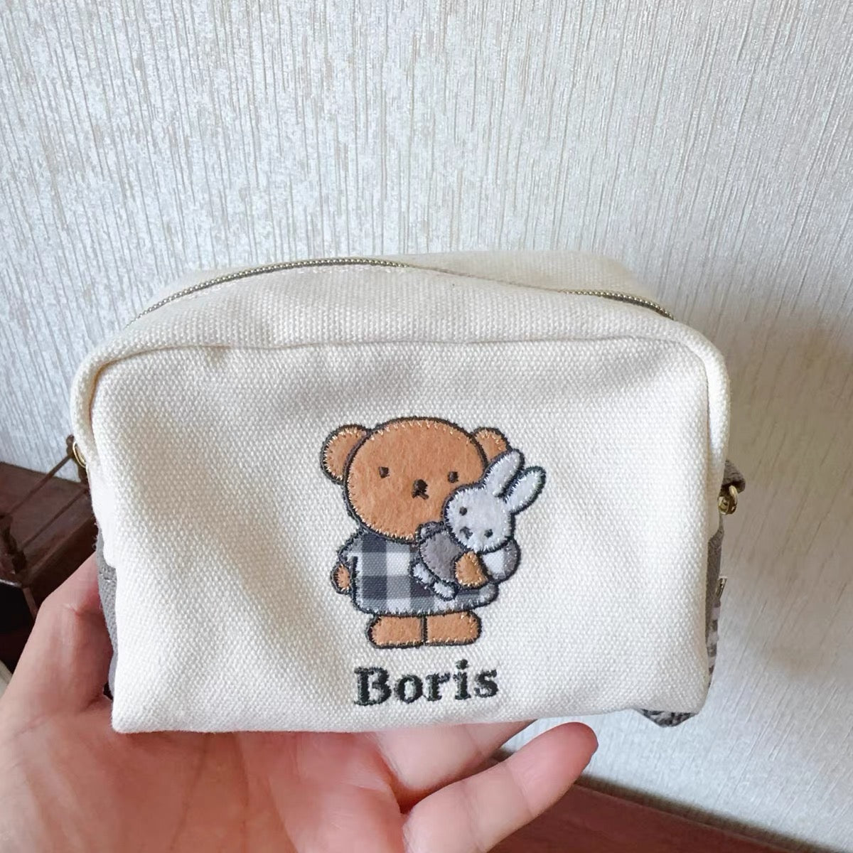 Miffy米菲｜Boris鲍里斯熊抱米菲兔刺绣图案化妆包/收纳包/porch｜约W125×H90×D90ｍｍ