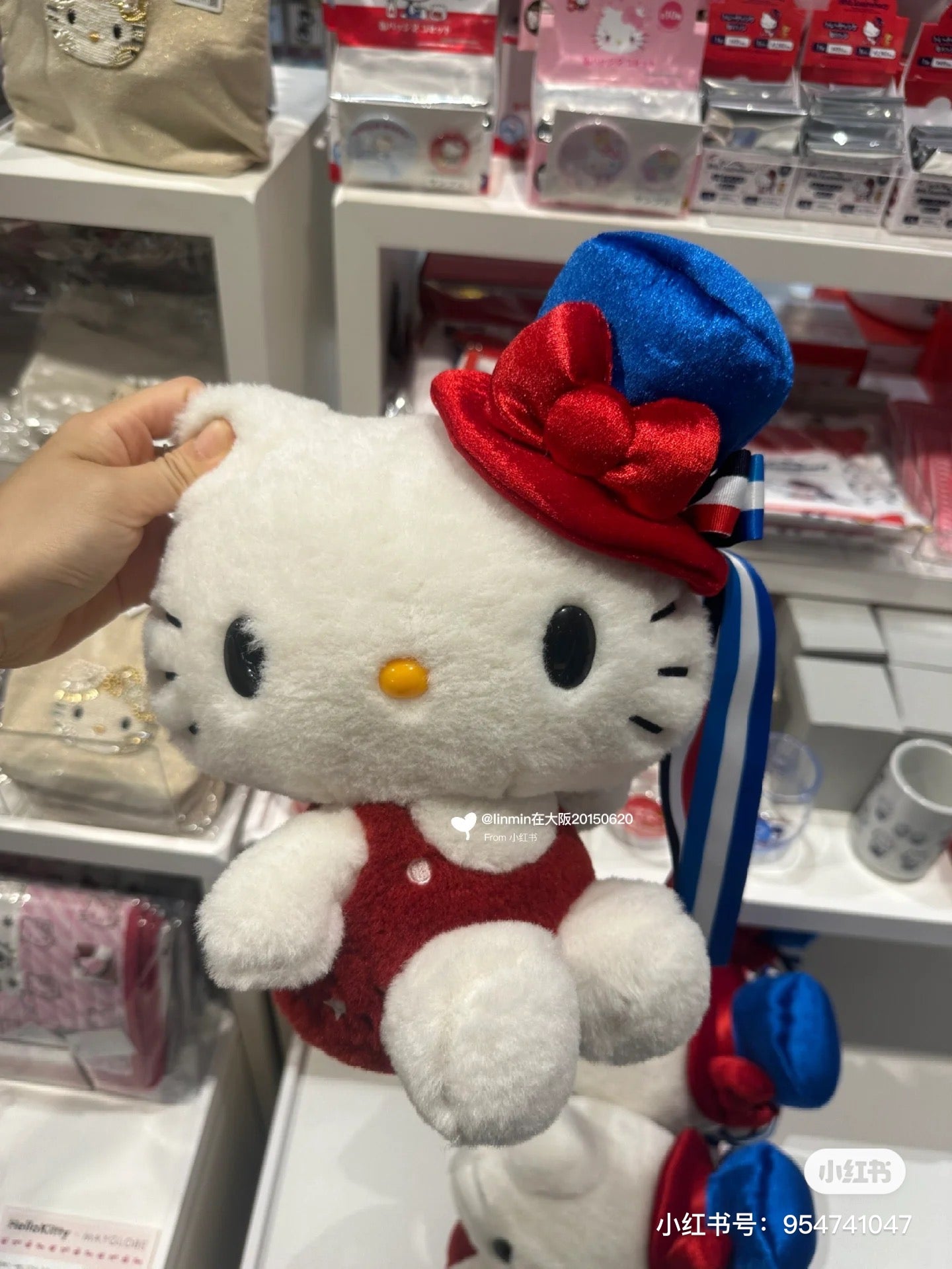 Sanrio三丽鸥｜Hello kitty50周年戴礼帽坐姿玩偶/公仔｜约h25 x w22 x d17cm