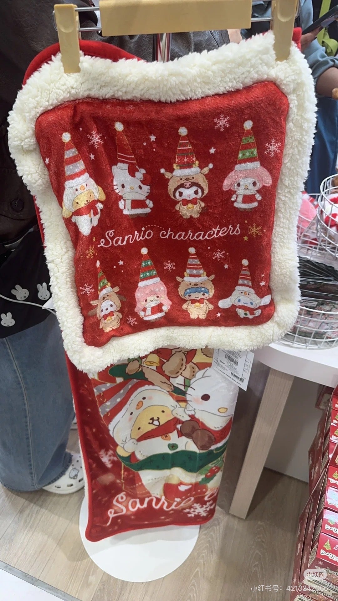 Sanrio三丽鸥｜Cushion Blanket - Christmas 2024圣诞限定可收纳加绒加厚盖毯丝绒抱枕/靠垫/正反面都可爱｜约105×1×70cm