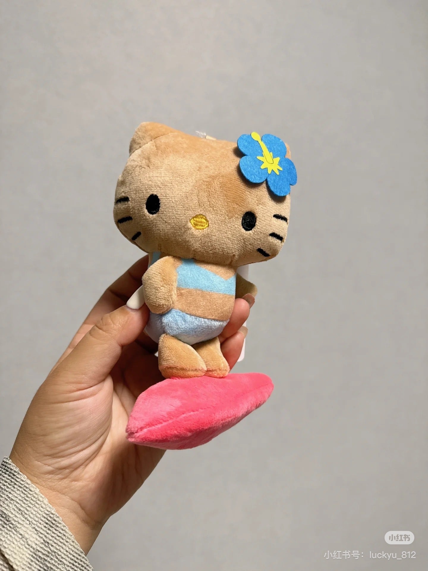 Sanrio三丽鸥｜HAWAII 夏威夷Hello kitty50周年限定黑皮冲浪玩偶挂件/包挂