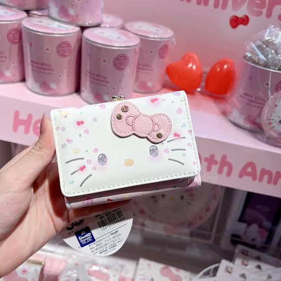 Hello kitty凯蒂猫｜50周年生日限定钱包/三折皮夹/短夹/口金包｜約幅10.5×奥行3.5×高さ8.5cm