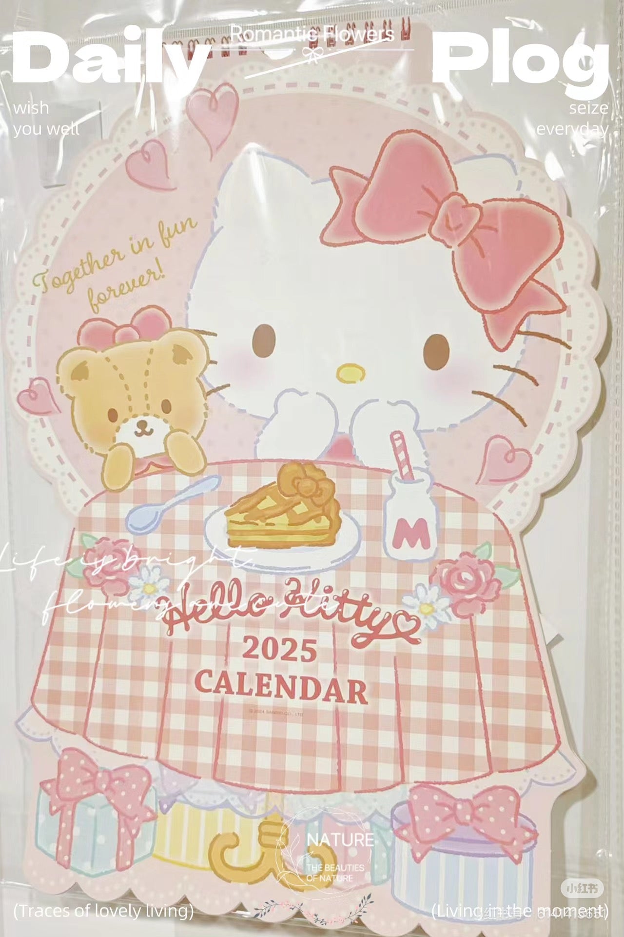 Sanrio三丽鸥｜Original Die-cut Calendar - Hello Kitty / 2025年可爱造型日历/挂历｜约29.7×1×41.9cm