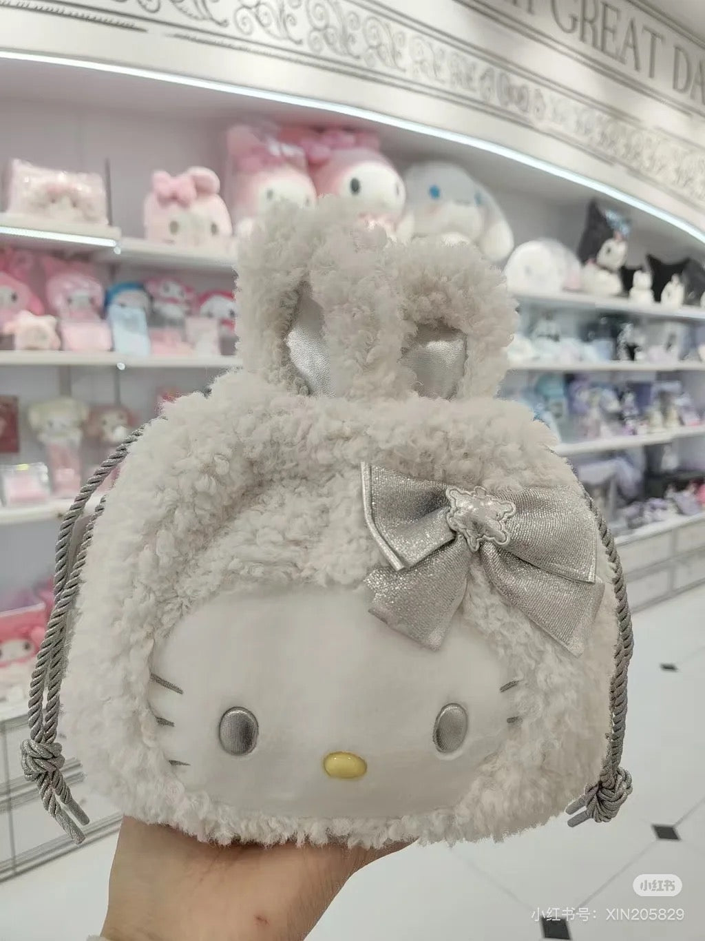 Sanrio三丽鸥｜2WAY Drawstring Shoulder Bag / Fluffy Snow Rabbit冬日毛茸茸银白初雪小兔系列可爱角色两用抽绳束口斜挎包/手拿包/背后有小尾巴｜约幅28×奥行8×高さ25cm