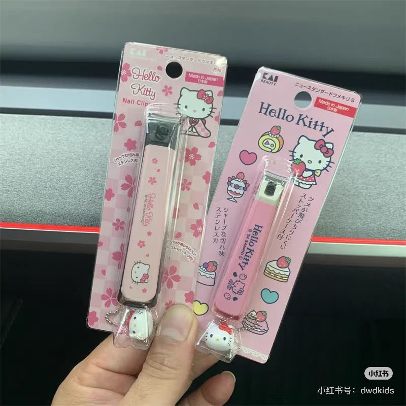 KAI贝印｜Hello Kitty Nail Clipper （S）粉色草莓蛋糕主题凯蒂猫大头吊饰不锈钢指甲钳S号/防飞溅｜约20 x 50 x 135mm