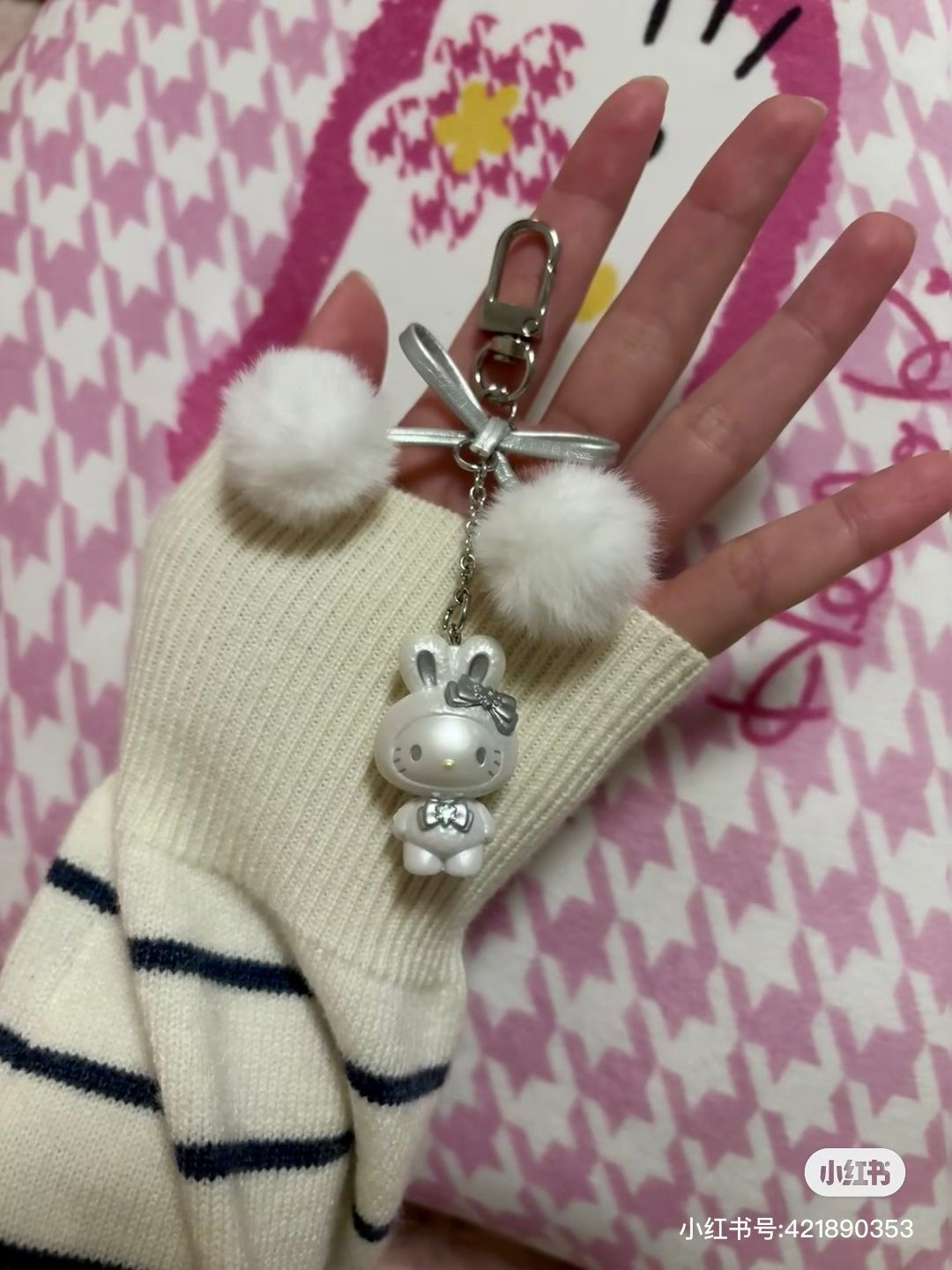 Sanrio三丽鸥｜Keychain / Fluffy Snow Rabbit冬日毛茸茸银白初雪小兔系列可爱角色珠光钥匙扣挂件/包挂｜约17.0 x 9.4 x 2.7cm