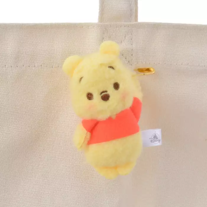 Disney迪士尼｜Winnie the Pooh Plush Badge Brooch TSUITOMO东迪可爱角色毛绒绒徽章/胸针｜约縦8.5×横8.4×厚み2.8(cm)