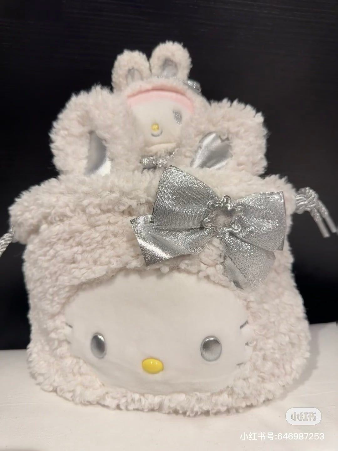 Sanrio三丽鸥｜2WAY Drawstring Shoulder Bag / Fluffy Snow Rabbit冬日毛茸茸银白初雪小兔系列可爱角色两用抽绳束口斜挎包/手拿包/背后有小尾巴｜约幅28×奥行8×高さ25cm